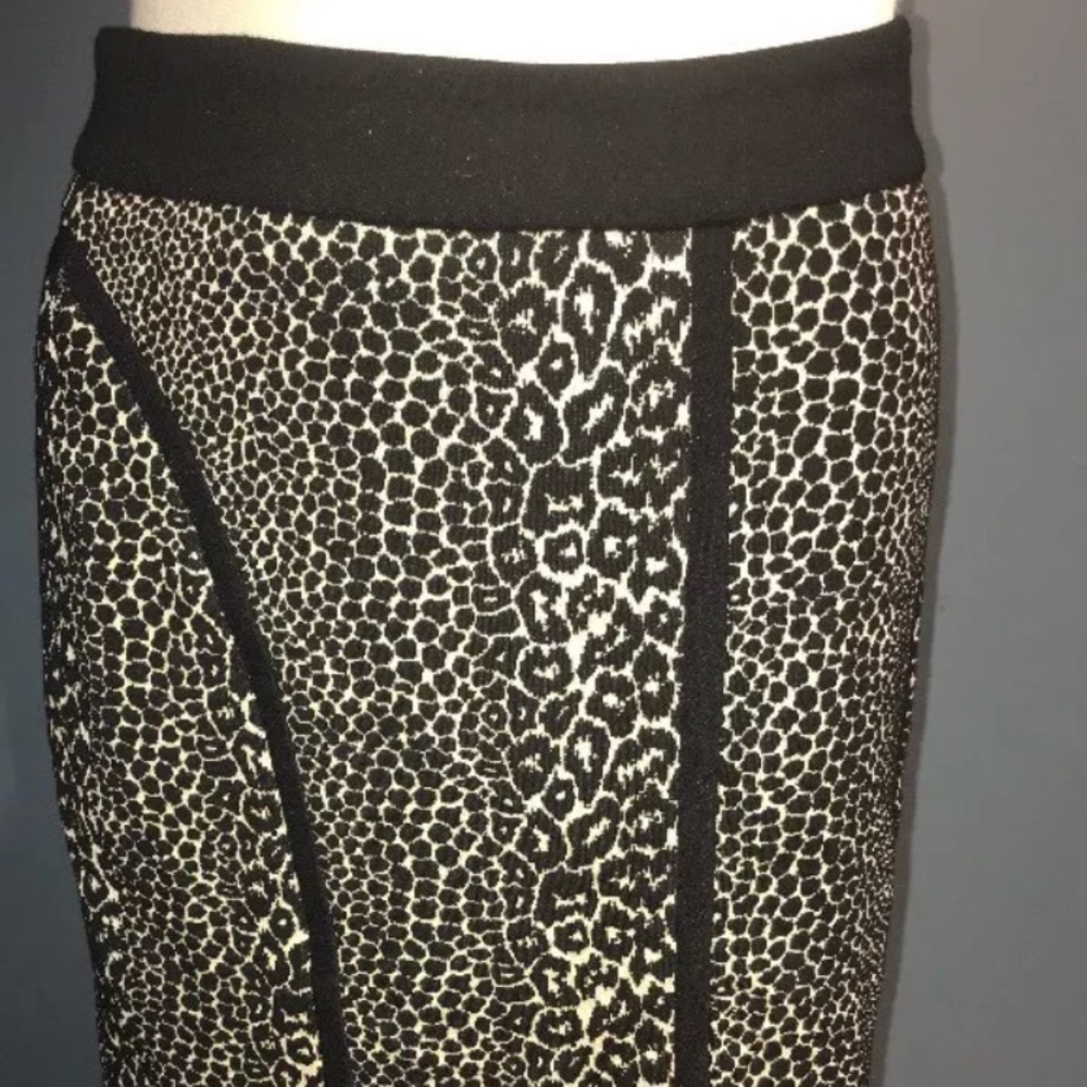 Donna Degnan Animal print pencil style skirt  sz 6